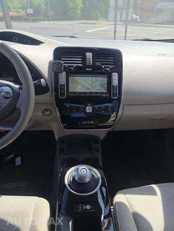 2016 Nissan LEAF SV – miniatura 10