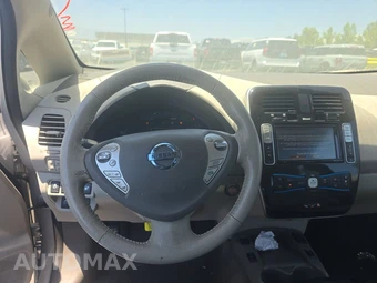 2016 Nissan LEAF SV – miniatura 10