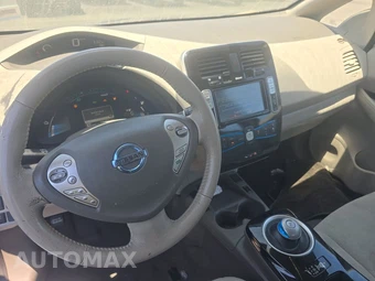 2016 Nissan LEAF SV – miniatura 11