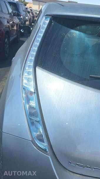 2016 Nissan LEAF SV – miniatura 34