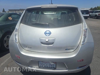 2016 Nissan LEAF SV – miniatura 5