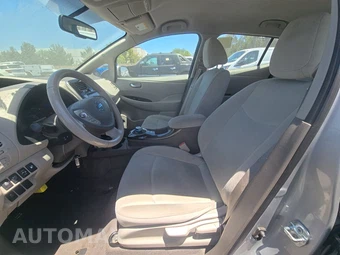 2016 Nissan LEAF SV – miniatura 7
