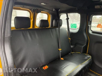 2016 Nissan NV200 Taxi Minivan 115.2" WB - miniatura 8