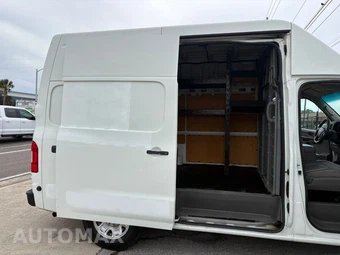 2016 Nissan NV2500 HD Cargo SV High Roof 146.1" WB - miniatura 28