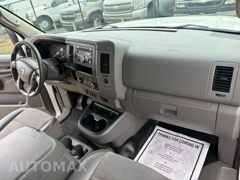 2016 Nissan NV2500 HD Cargo SV High Roof 146.1" WB - miniatura 32
