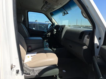 2016 Nissan NV3500 HD Passenger SL 146.1" WB - miniatura 8