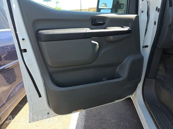 2016 Nissan NV3500 HD Passenger SL 146.1" WB - miniatura 9