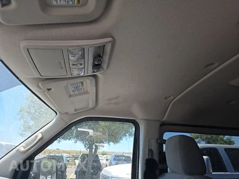 2016 Nissan NV3500 HD Passenger SV 146.1" WB - miniatura 13
