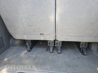 2016 Nissan NV3500 HD Passenger SV 146.1" WB - miniatura 16