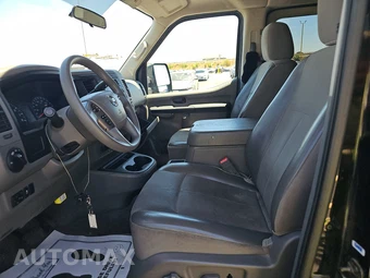 2016 Nissan NV3500 HD Passenger SV 146.1" WB - miniatura 7