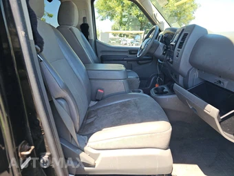 2016 Nissan NV3500 HD Passenger SV 146.1" WB - miniatura 8