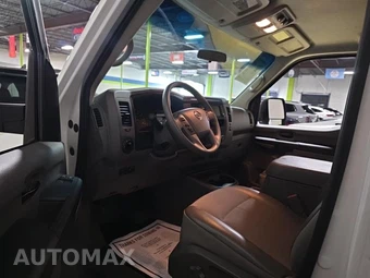 2016 Nissan NV3500 HD Passenger SV 146.1" WB - miniatura 13