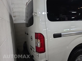 2016 Nissan NV3500 HD Passenger SV 146.1" WB - miniatura 20