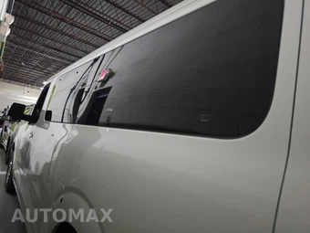 2016 Nissan NV3500 HD Passenger SV 146.1" WB - miniatura 6