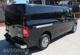 2016 Nissan NV3500 HD Passenger SV 146.1" WB - miniatura 3