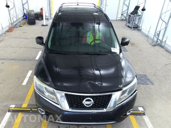 2016 Nissan Pathfinder Platinum – miniatura 2