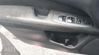 2016 Nissan Pathfinder SV - miniatura 29