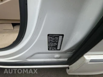2016 Nissan Quest SL 118.1" WB - miniatura 15
