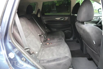 2016 Nissan Rogue S – miniatura 43
