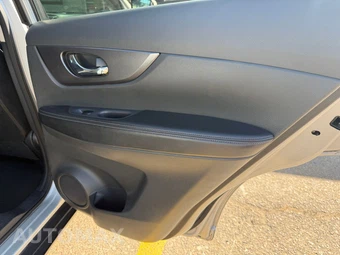 2016 Nissan Rogue SV - miniatura 24