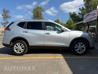 2016 Nissan Rogue SV - miniatura 7