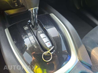 2016 Nissan Rogue SV – miniatura 8