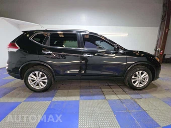 2016 Nissan Rogue SV - miniatura 4