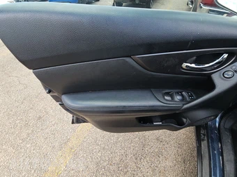 2016 Nissan Rogue SV – miniatura 9