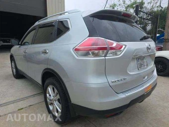 2016 Nissan Rogue SV – miniatura 2