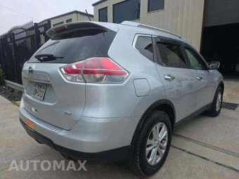 2016 Nissan Rogue SV – miniatura 3