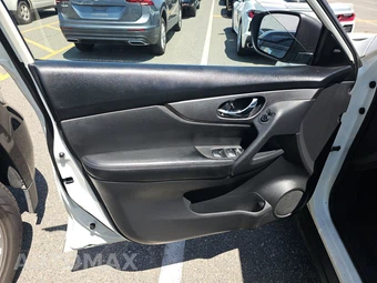 2016 Nissan Rogue SV – miniatura 9