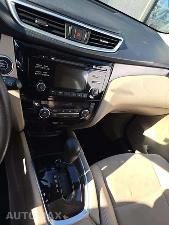 2016 Nissan Rogue SV - miniatura 10