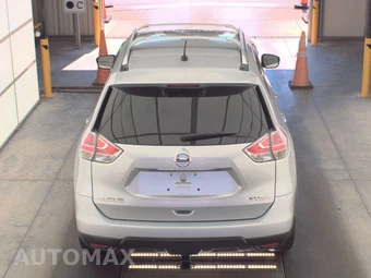 2016 Nissan Rogue SV – miniatura 5
