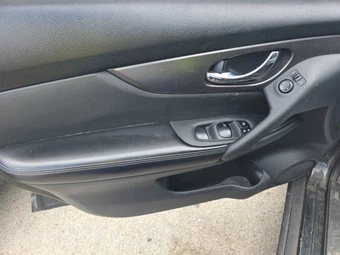 2016 Nissan Rogue SV – miniatura 9