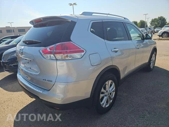 2016 Nissan Rogue SV – miniatura 3