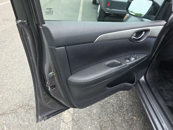 2016 Nissan Sentra S – miniatura 9