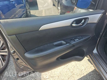 2016 Nissan Sentra S – miniatura 9