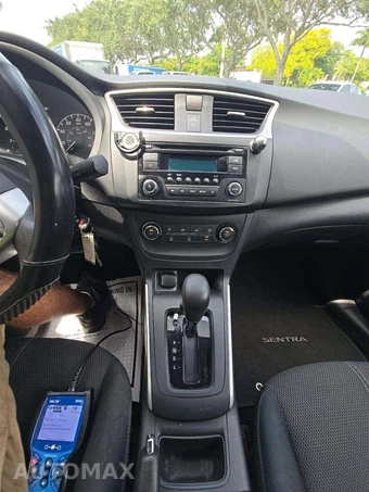 2016 Nissan Sentra S – miniatura 7