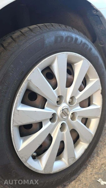 2016 Nissan Sentra S – miniatura 32