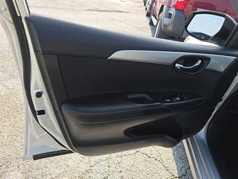 2016 Nissan Sentra S - miniatura 15