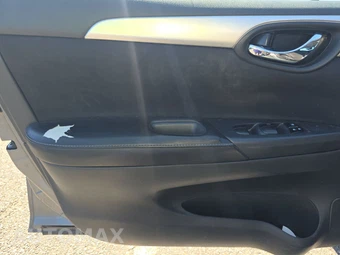 2016 Nissan Sentra S - miniatura 9