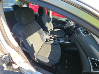 2016 Nissan Sentra S – miniatura 8