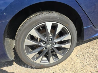 2016 Nissan Sentra SR – miniatura 10