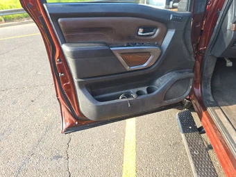 2016 Nissan TITAN XD Platinum Reserve Crew Cab Medium Bed - miniatura 9
