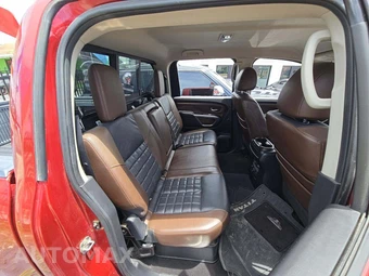 2016 Nissan TITAN XD Platinum Reserve Crew Cab Medium Bed - miniatura 16