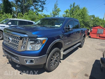 2016 Nissan TITAN XD Platinum Reserve Crew Cab Medium Bed
