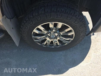 2016 Nissan TITAN XD Platinum Reserve Crew Cab Medium Bed - miniatura 9