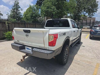 2016 Nissan TITAN XD PRO-4X Crew Cab Medium Bed – miniatura 3
