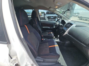 2016 Nissan Versa Note SR – miniatura 8