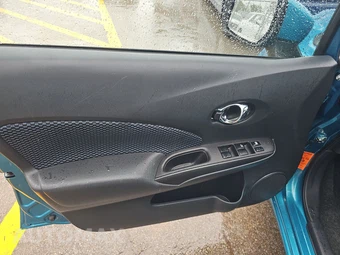 2016 Nissan Versa Note SV – miniatura 9